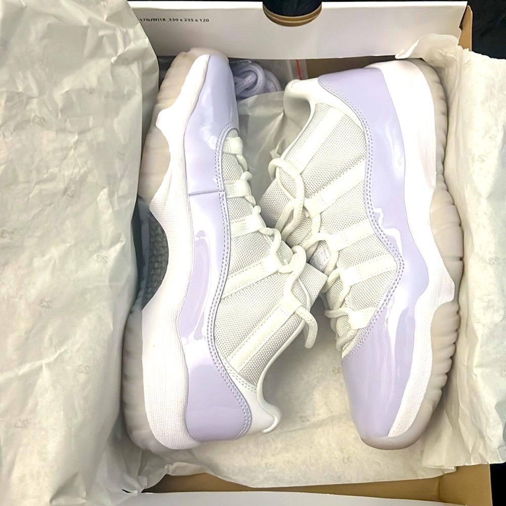 Womens 10.5 Air Jordan 11 Retro low